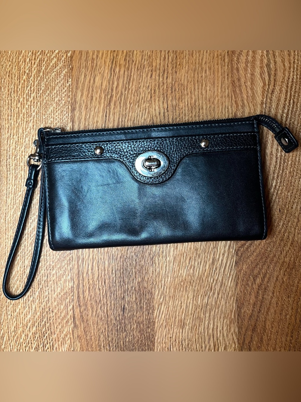 Vintage COACH Classic Black Leather Turn Lock Front Wristlet Wallet
